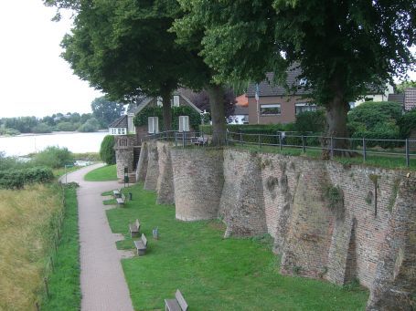 Rees : Die historische Stadtmauer vom Rondell aus gesehen